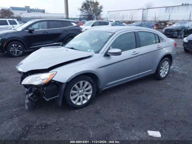 Chrysler 200 Touring 2014 1C3CCBBB1EN185835 Image 2