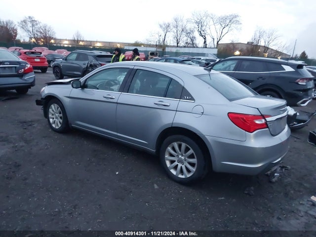Chrysler 200 Touring 2014 1C3CCBBB1EN185835 Image 3