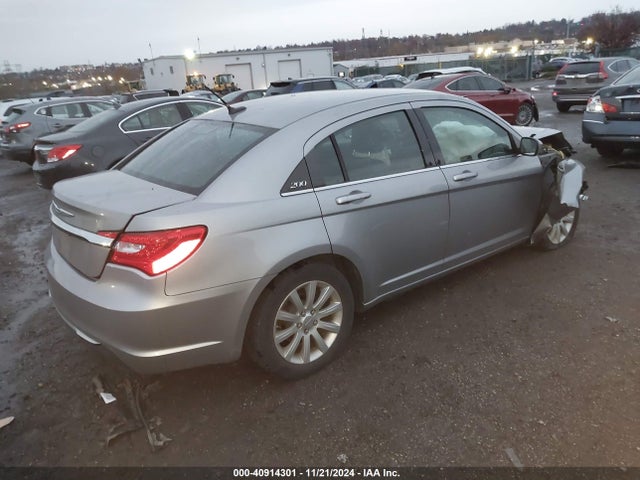 Chrysler 200 Touring 2014 1C3CCBBB1EN185835 Image 4
