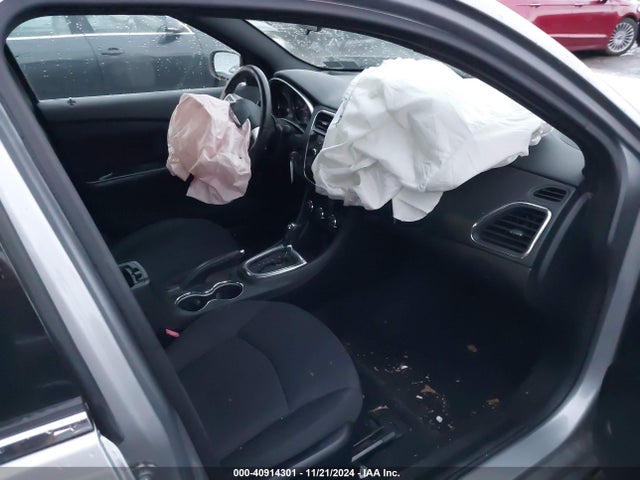 Chrysler 200 Touring 2014 1C3CCBBB1EN185835 Image 5