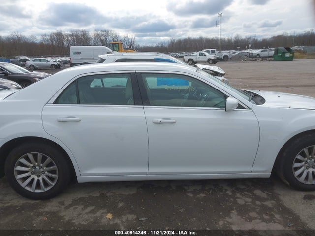 Chrysler 300 2014 2C3CCAAG0EH127750 Image 13