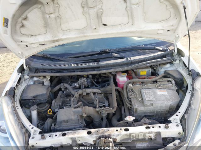 JTDKDTB32F1110427 Toyota Prius C One