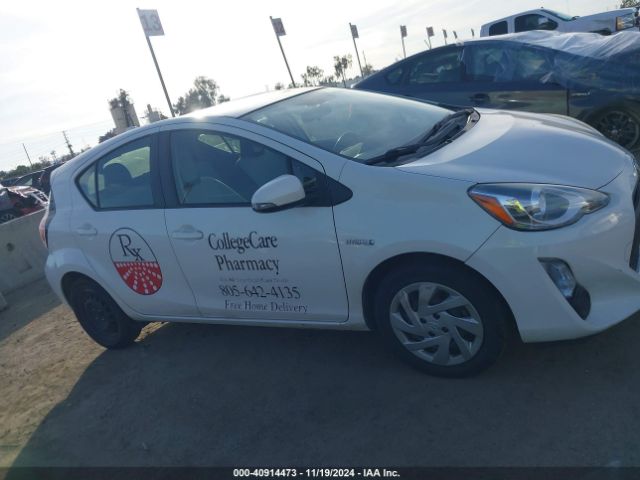 JTDKDTB32F1110427 Toyota Prius C One