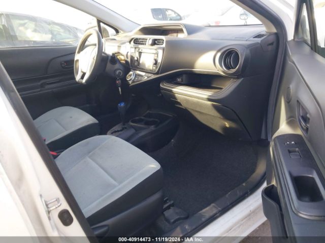 JTDKDTB32F1110427 Toyota Prius C One