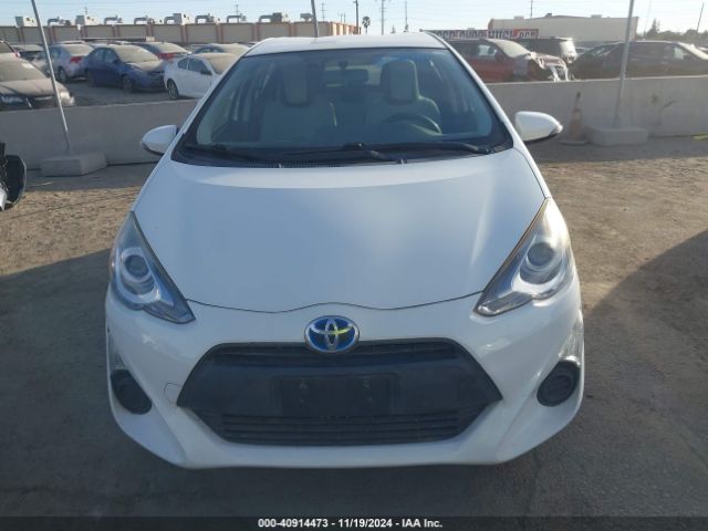 JTDKDTB32F1110427 Toyota Prius C One