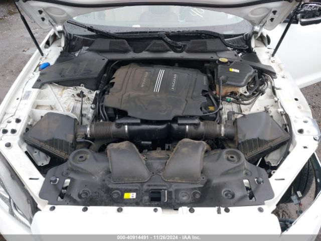2017 JAGUAR XJ SAJWA2G73H8W04310 Photo 9