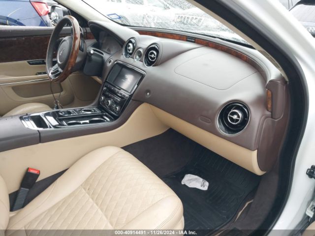 2017 JAGUAR XJ SAJWA2G73H8W04310 Photo 4
