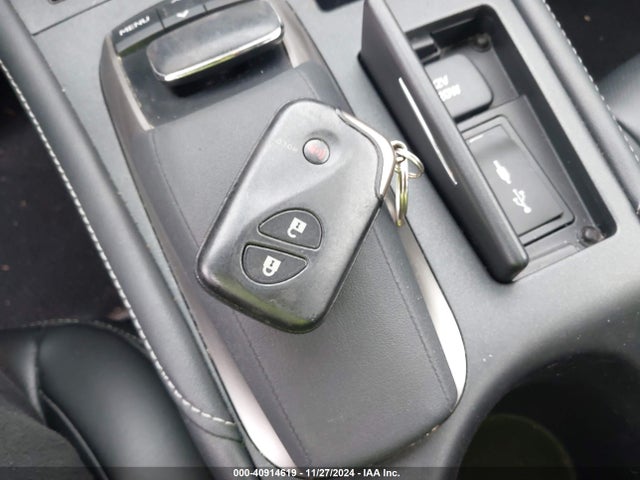 Lexus CT 200H 2014 JTHKD5BH4E2195351 Image 11