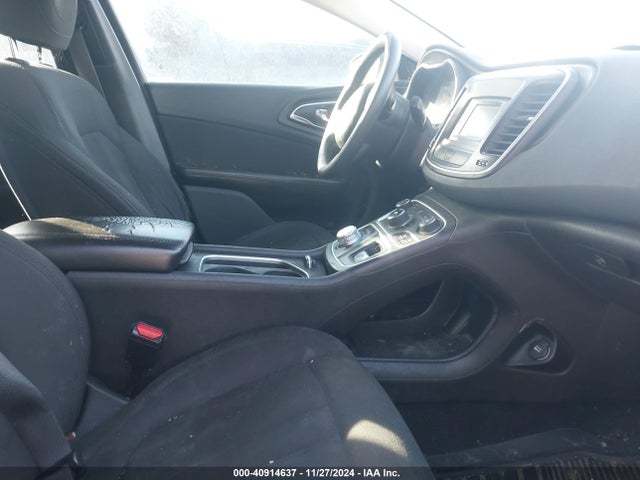 Chrysler 200 LX 2015 1C3CCCFB9FN643428 Image 5