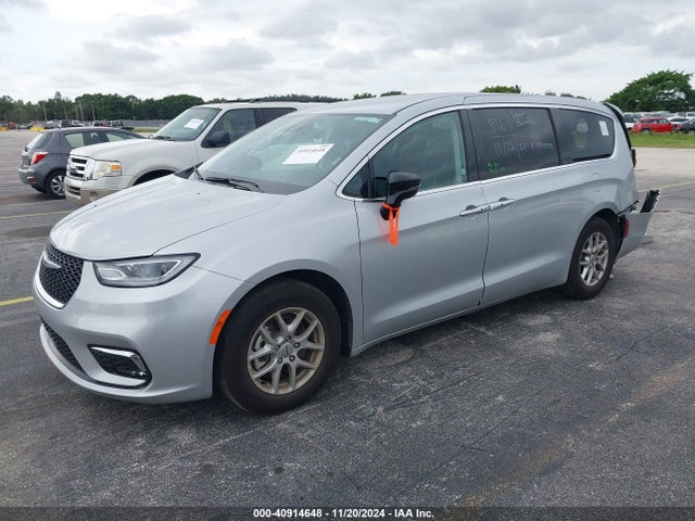 Chrysler Pacifica Touring L 2024 2C4RC1BGXRR132135 Image 2