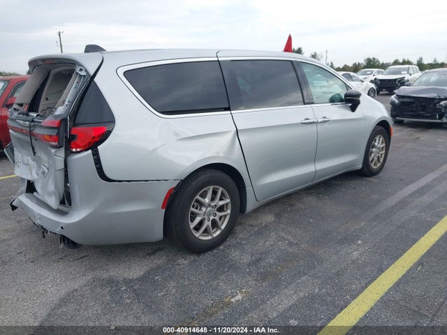 Chrysler Pacifica Touring L 2024 2C4RC1BGXRR132135 Image 4