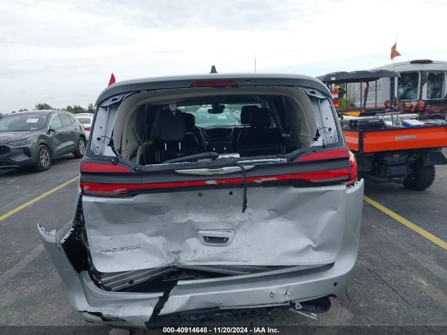 Chrysler Pacifica Touring L 2024 2C4RC1BGXRR132135 Image 6