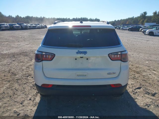 3C4NJCBB1JT124219 Jeep Compass Latitude Fwd
