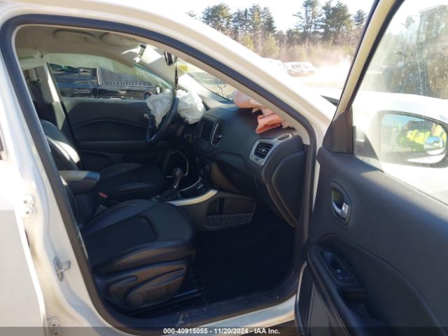 3C4NJCBB1JT124219 Jeep Compass Latitude Fwd