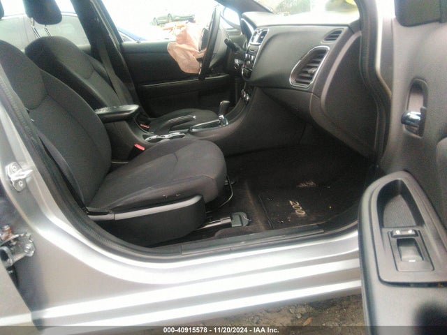 Chrysler 200 LX 2014 1C3CCBAG7EN164923 Image 5