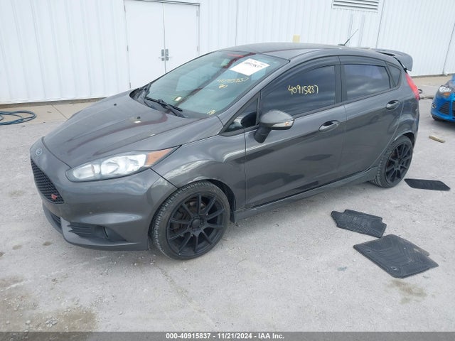 Ford FIESTA ST 2017 3FADP4GX7HM131500 Image 2