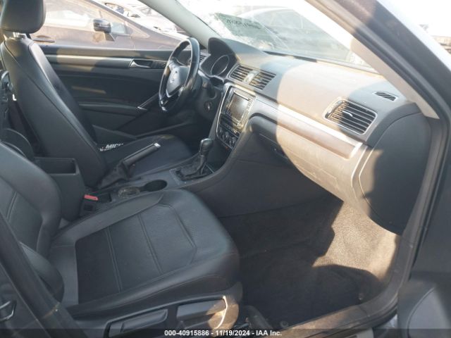 1VWDT7A38HC026458 Volkswagen Passat 1.8t R-line