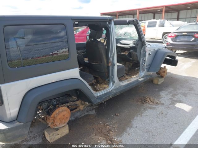 1C4BJWDG0EL320652 Jeep Wrangler Unlimited Sport