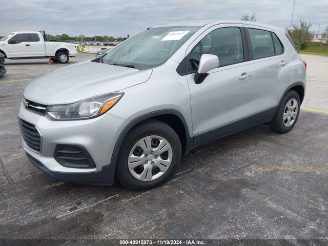 Chevrolet TRAX LS 2018 3GNCJKSB7JL367154 Image 2