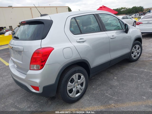 Chevrolet TRAX LS 2018 3GNCJKSB7JL367154 Image 4
