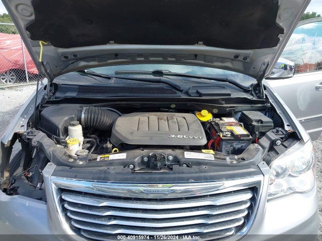 2C4RC1CG6GR239422 Chrysler Town & Country Touring-l Anniversary Edition