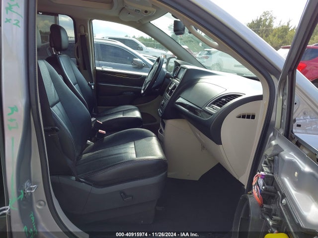 2C4RC1CG6GR239422 Chrysler Town & Country Touring-l Anniversary Edition