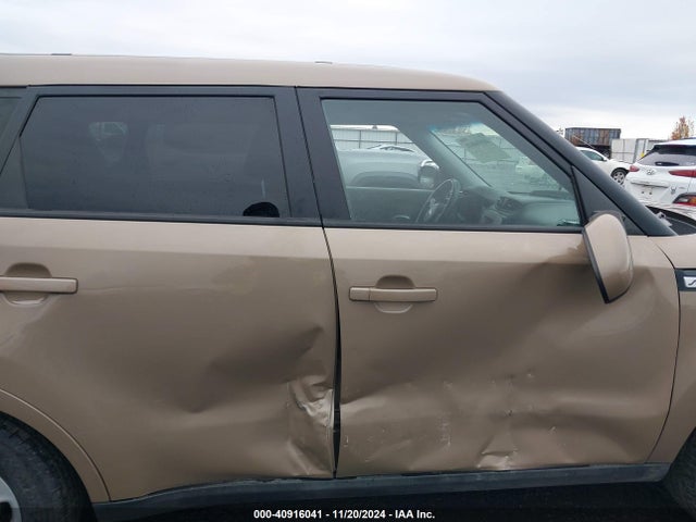 KIA Soul 2016 KNDJN2A28G7242974 Image 13