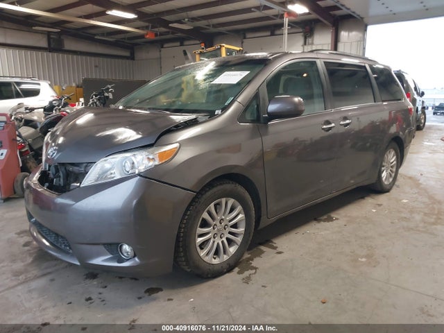 Toyota Sienna Xle 8 Passenger 2015 5TDYK3DC0FS630593 Image 2