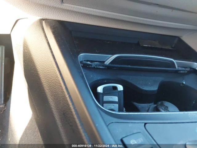 WBA8A9C57GK619069 BMW 320i