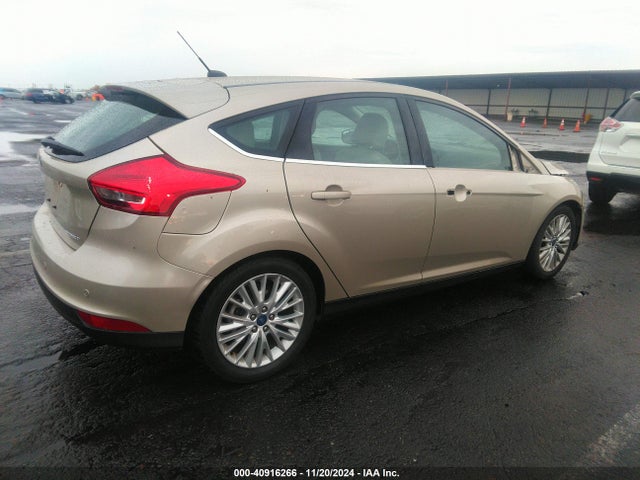 Ford Focus Titanium 2017 1FADP3N22HL272686 Image 4