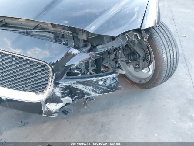 SADCJ2FX1JA292767 Jaguar F-pace 25t Premium