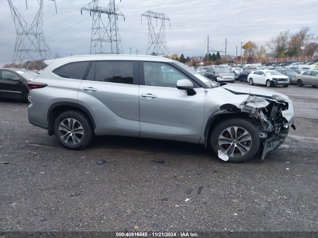 5TDKDRBH2RS543414 Toyota Highlander Xle