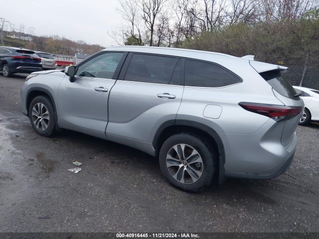 5TDKDRBH2RS543414 Toyota Highlander Xle