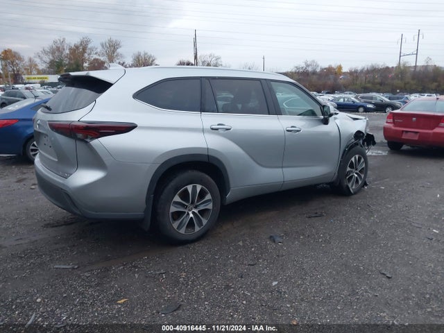 5TDKDRBH2RS543414 Toyota Highlander Xle