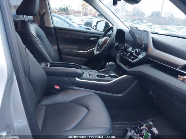 5TDKDRBH2RS543414 Toyota Highlander Xle