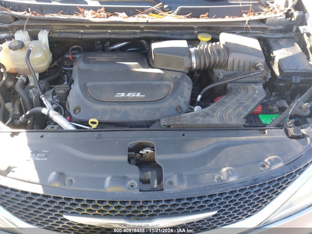 2C4RC1FG2JR100536 Chrysler Pacifica Touring Plus