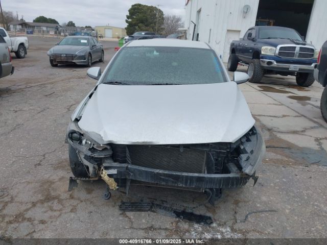 5NPD84LF5JH220305 Hyundai ELANTRA SEL