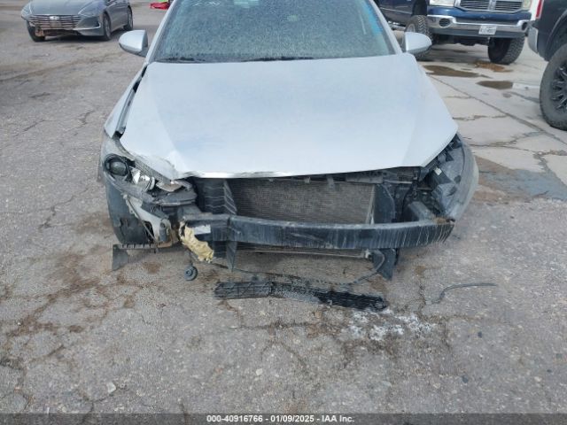 5NPD84LF5JH220305 Hyundai ELANTRA SEL