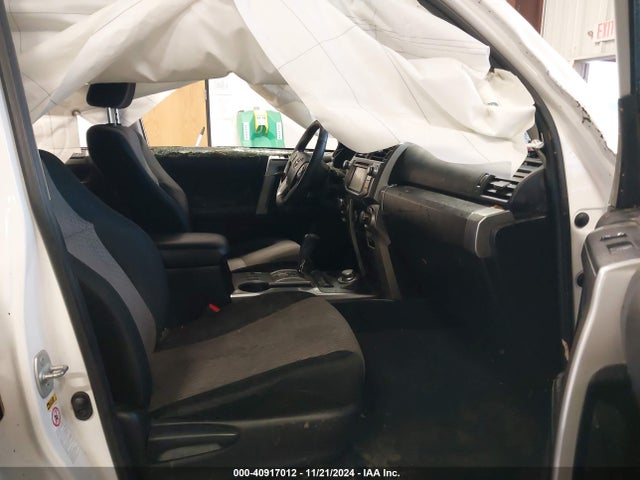 Toyota 4RUNNER SR5 2019 JTEBU5JRXK5637325 Image 5