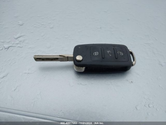 3VWF17AT8FM647032 Volkswagen Beetle 1.8t Classic