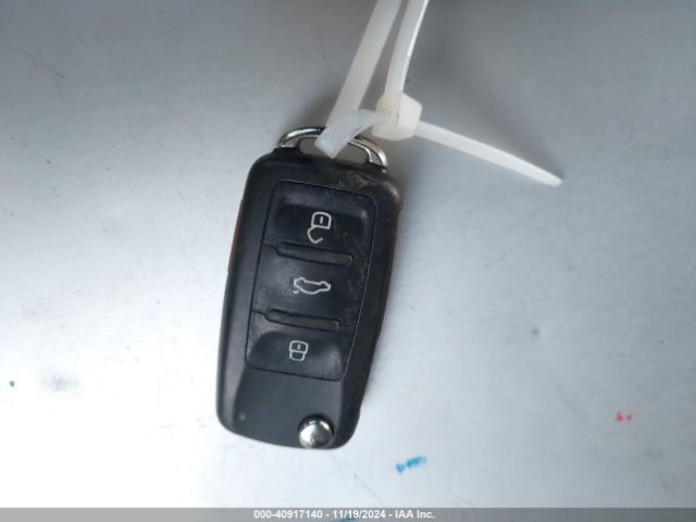 1VWBA7A32JC040746 Volkswagen Passat 2.0t Se