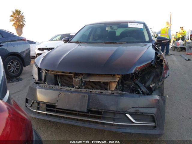 1VWBA7A32JC040746 Volkswagen Passat 2.0t Se