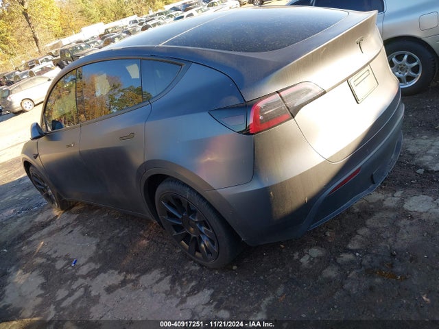 2021 TESLA MODEL Y 5YJYGDEE8MF198490 Photo 2