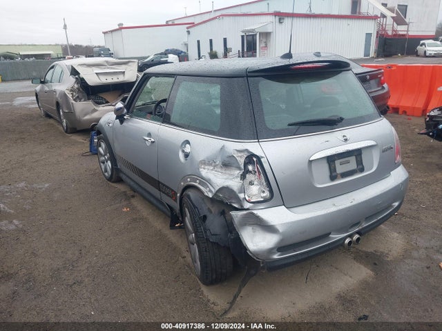 2005 MINI COOPER S WMWRE33545TG97180 Photo 2