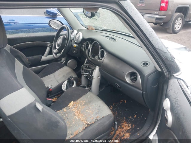 2005 MINI COOPER S WMWRE33545TG97180 Photo 4