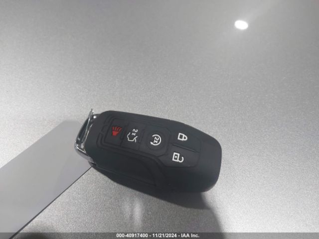 5LMCJ2D95GUJ18295 Lincoln MKC SELECT