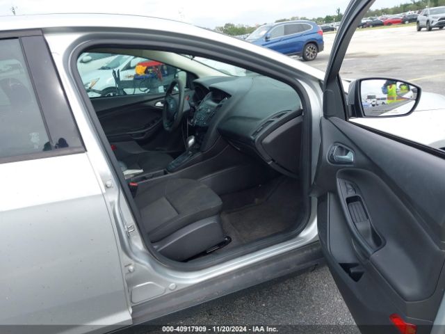 1FADP3F21JL229185 Ford FOCUS SE