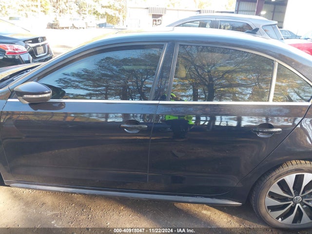 Aukcja sprzedaży 2015 Volkswagen Jetta Hybrid Sel Premium, vin: 3VW637AJ1FM412559, numer aukcji: 40918047