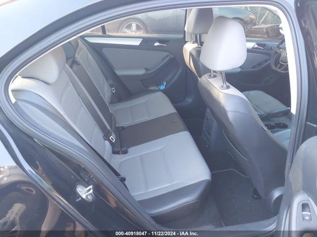 Aukcja sprzedaży 2015 Volkswagen Jetta Hybrid Sel Premium, vin: 3VW637AJ1FM412559, numer aukcji: 40918047