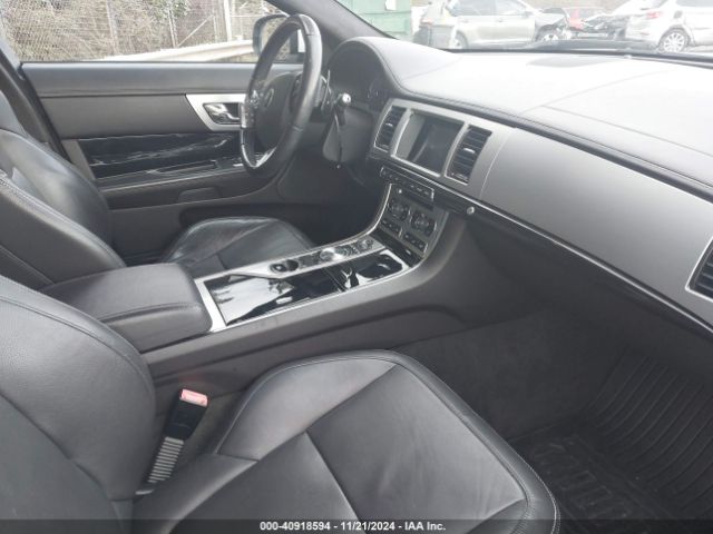 SAJWJ0FF2F8U64583 Jaguar Xf 3.0 Portfolio/3.0 Sport